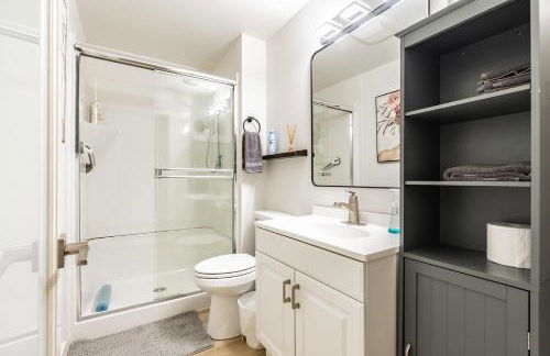 1400sf Cozy Retreat with Sound View, Garden & Privacy - Foto 23