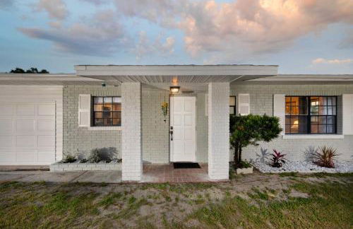 Hook, Line and Leisure Lakefront Gem with Porch! - Foto 40