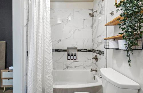 Modern Executive 1BR King Bed - Walk to West 7th - Foto 17