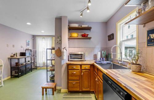 Historic & Spacious 3 Bedroom Family Gem on Peaceful Street - Foto 25