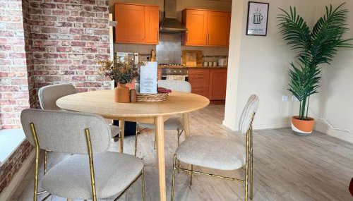 Luxury 2bed Sleeps 4 Flat Nr White Rose w Free Parking, Desks and Fast WiFi - Foto 4