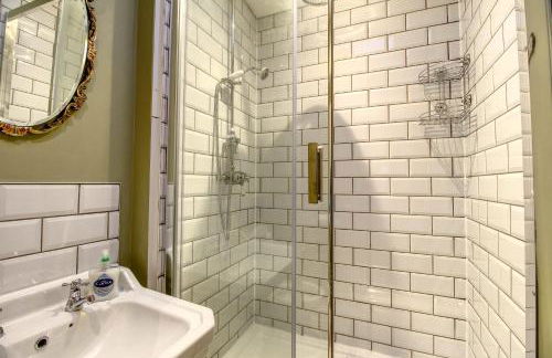 6 Dbl Bed, Central Huddersfield house inc parking - Foto 8