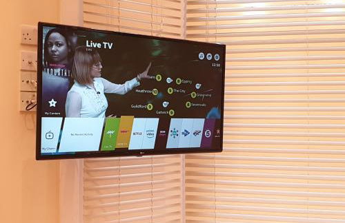 London Luxury Apartments 3 Bedroom Sleeps 8 with 3 Bathrooms 5 mins Walk to tube station free parking - Foto 13