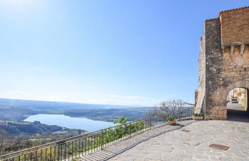 Lovely Apartment In Civitella Del Lago - Foto 1