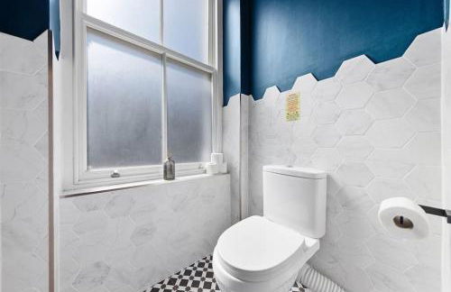 Two Modern Central London Apartments with AC Near Big Ben & Buckingham Palace - Photo 21