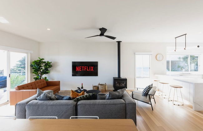 Clifftop Luxury With Spectacular Ocean Views - Photo 8