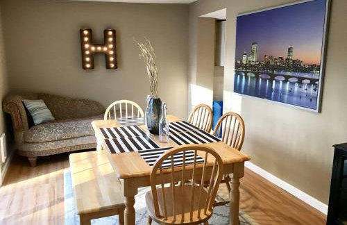 ~*Pet Friendly 30min to Downtown*~ THE BOSTONIAN - Foto 1
