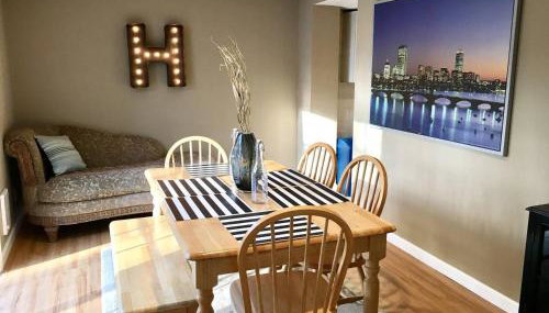 ~*Pet Friendly 30min to Downtown*~ THE BOSTONIAN - Foto 1