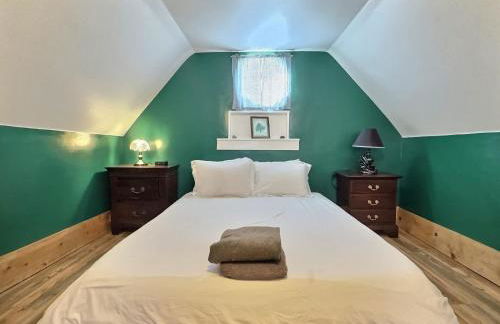 Gem Palace with Hot Tub Sauna - Photo 21