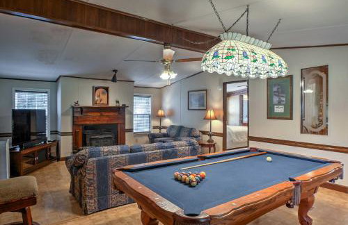 Ooltewah Cabin with Grill, Pool Table and Porch! - Foto 8
