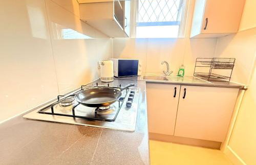 Bright & Airy two-Bed Appartment Near Seven kings tube easy access to central London - Foto 4