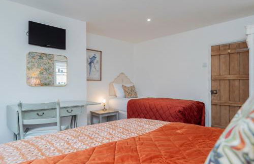 Heron Stays Bath- Boutique Period Group Properties, Parking for 4 Cars, Just 3 Miles to Bath Central, Sleeps 14 - Photo 15