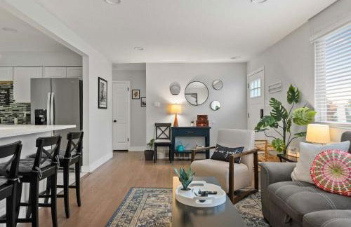 Private Upper Unit Home, Pet Friendly, Min to DT - Foto 12