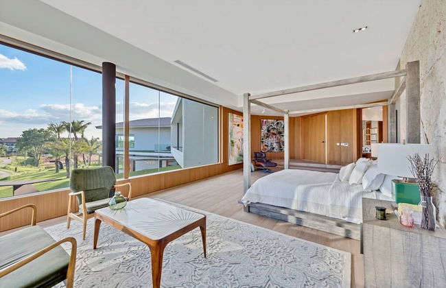 Modern 7BR Villa w Stunning Views of Golf Course - Photo 31