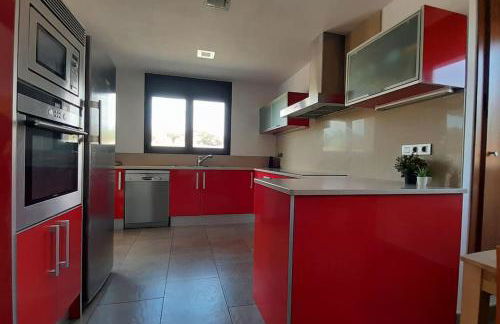 Villa Mediterránea con Cinco Dormitorios y Piscina - Foto 10