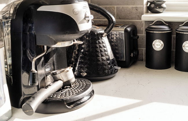 Stylish 2Bed Steps from Iconic Waterloo - Photo 15