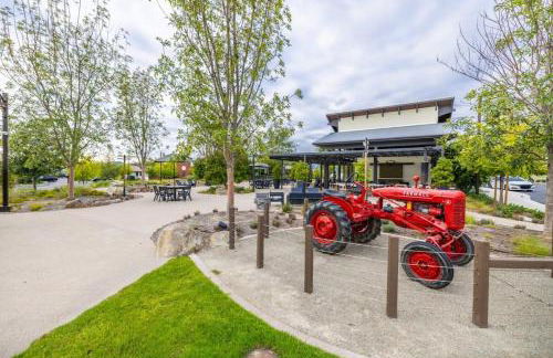 Marbella Lane - Elegant 5BR Home Rancho Mission - Photo 56