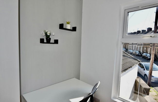 Cheer full 4 Bedroom House Train Station - Foto 13