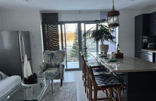 One bedroom with modern kitchen, balcony with water view - Foto 14