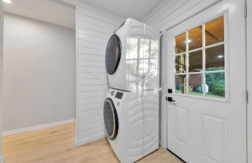 The White Lodge 4BDR Sleeps 8 with Fire Pit - Foto 45