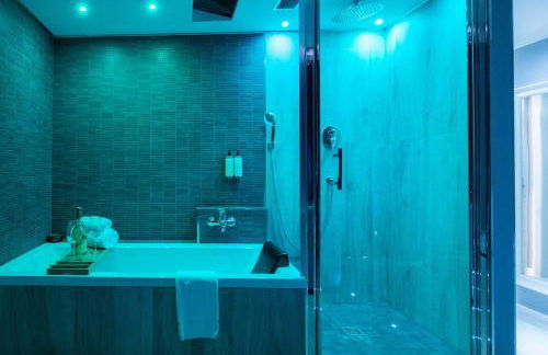 3 Suite in Centro Città con Vista Mare, Doccia Cromoterapia & Netflix Gratuito - Foto 12