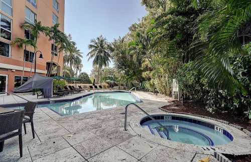 Cute 1 bedroom unit located in Condo Hotel in the heart of Coconut Grove Free Parking - Foto 28