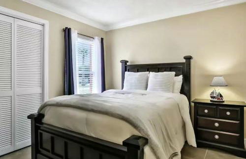 Renovated 3BR Dog Friendly Pond View W/D - Foto 16