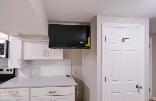 Work and Explore, Cozy Unit 5 Mi to UMD! - Foto 9