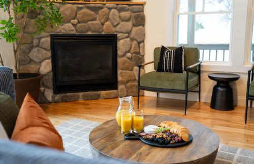 '"Luxury Mountain Getaway'" Sauna, Hot Tub, Massage Chair, Pool Table - Photo 26