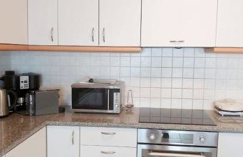 Beachfront Modern Apartment - Photo 37