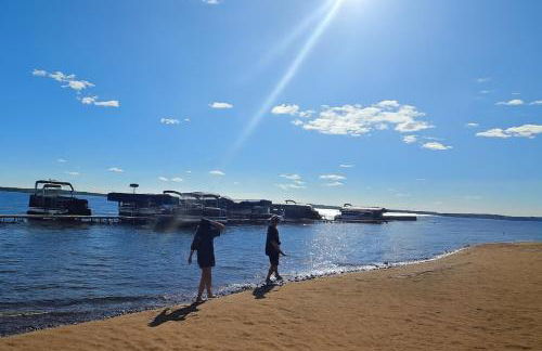 Lake Access and Easy Living at West Battle Lake - Foto 20