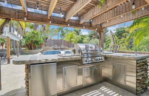 Serene hillside oasis with pool - 20 min to beach - Photo 23