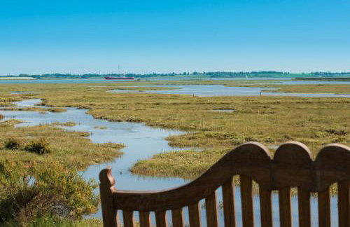 The Hexagon, wow what a location, views over the Essex marshes and sea - Foto 4