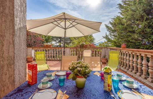 2 Bedroom Nice Apartment In Viskovo - Foto 2