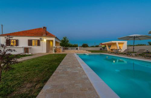 S&I Peaceful Holiday Home With Pool & Jacuzzi - Foto 44
