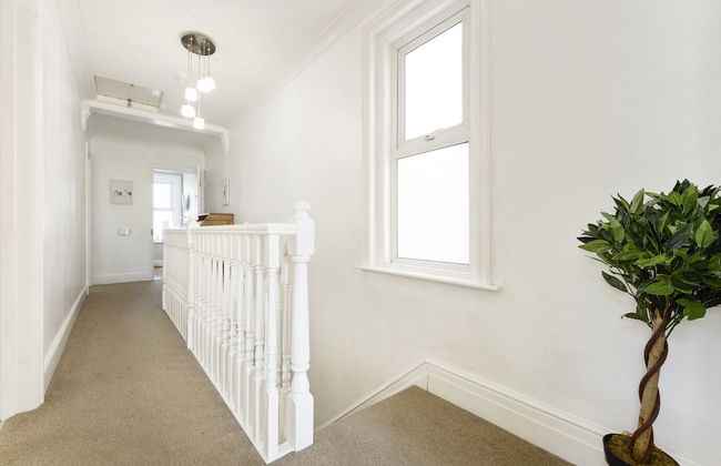 Family Friendly 3BR House w garden BBQ - Foto 2