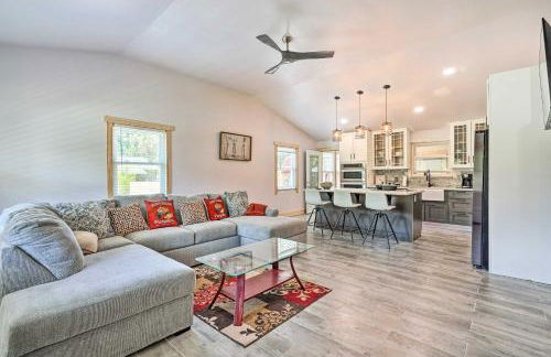 Modern Moncks Corner Home with Fenced Backyard! - Foto 1