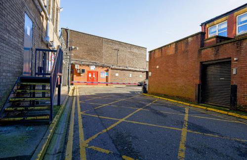 Zeenat Central Bury - Modern 2BR with Free Parking Sleeps 6 - Foto 46