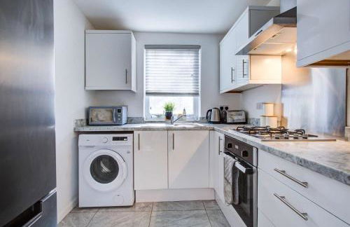 Newly Refurbished 3 Bed 2.5 Bath House in Staines - Foto 11