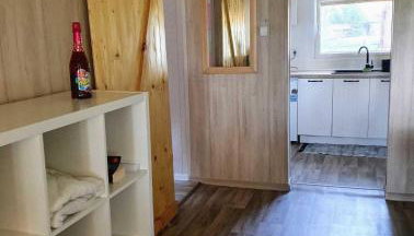 Domek nad jeziorem przy lini brzegowej Górowychy, Pomorze - Foto 3