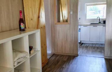 Domek nad jeziorem przy lini brzegowej Górowychy, Pomorze - Foto 3