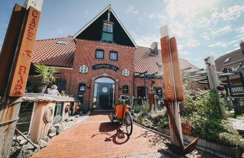 Skippers Inn - Photo 1