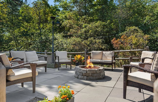 The Bigwood Cabin by Avantstay Hot Tub Firepit Pool Table Private Yard - Photo 6