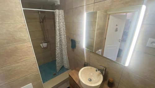 Casa lovits - Cozy One-Bedroom Apartment with Modern Comforts - Foto 3, towels, Shower