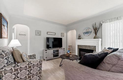 Peaceful Pastel - Cheerful Cottage Close to Pere Marquette and Muskegon Lake - Pet Friendly - Foto 5