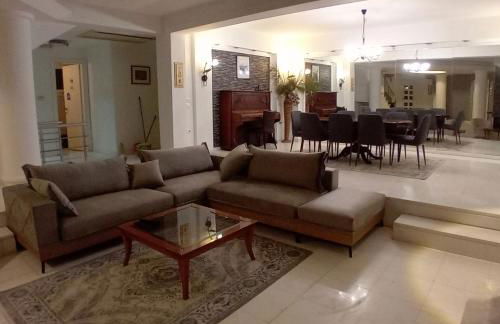 Villa Stef Lux - Πολυτελής Βίλα 8 - 10 ατόμων με Εσωτερική Πισίνα περιοχή Αεροδρομίου - Περαίας Θεσσαλονίκη - Photo 5