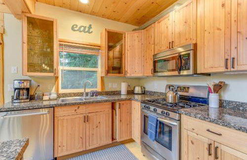 Grizzly Tower Packwood Cabin with Hot Tub! - Foto 10