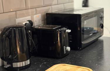 Luxury Super-King Bed Flat in Town Centre - Photo 12