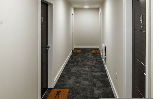 Luxury Manchester Apartment - Blue - Photo 15