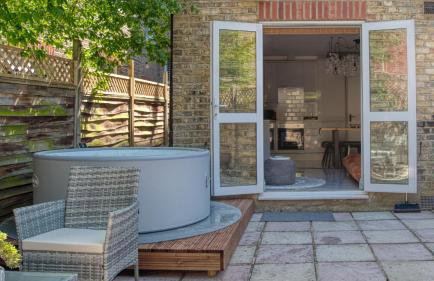 London Hammersmith - hot tub, games, arcade - Foto 3